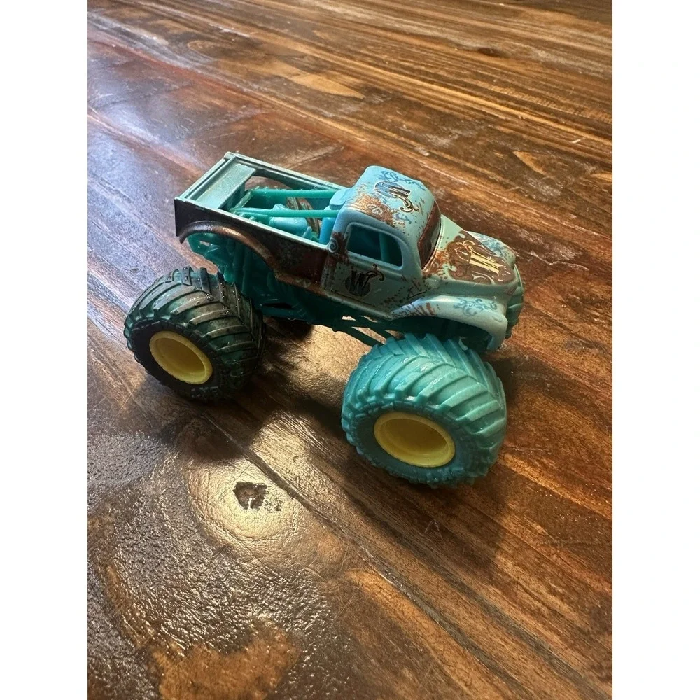 Monster Jam Whisplash Mud Blasters‎ Color Change Monster Truck Hot Wheels 1:64